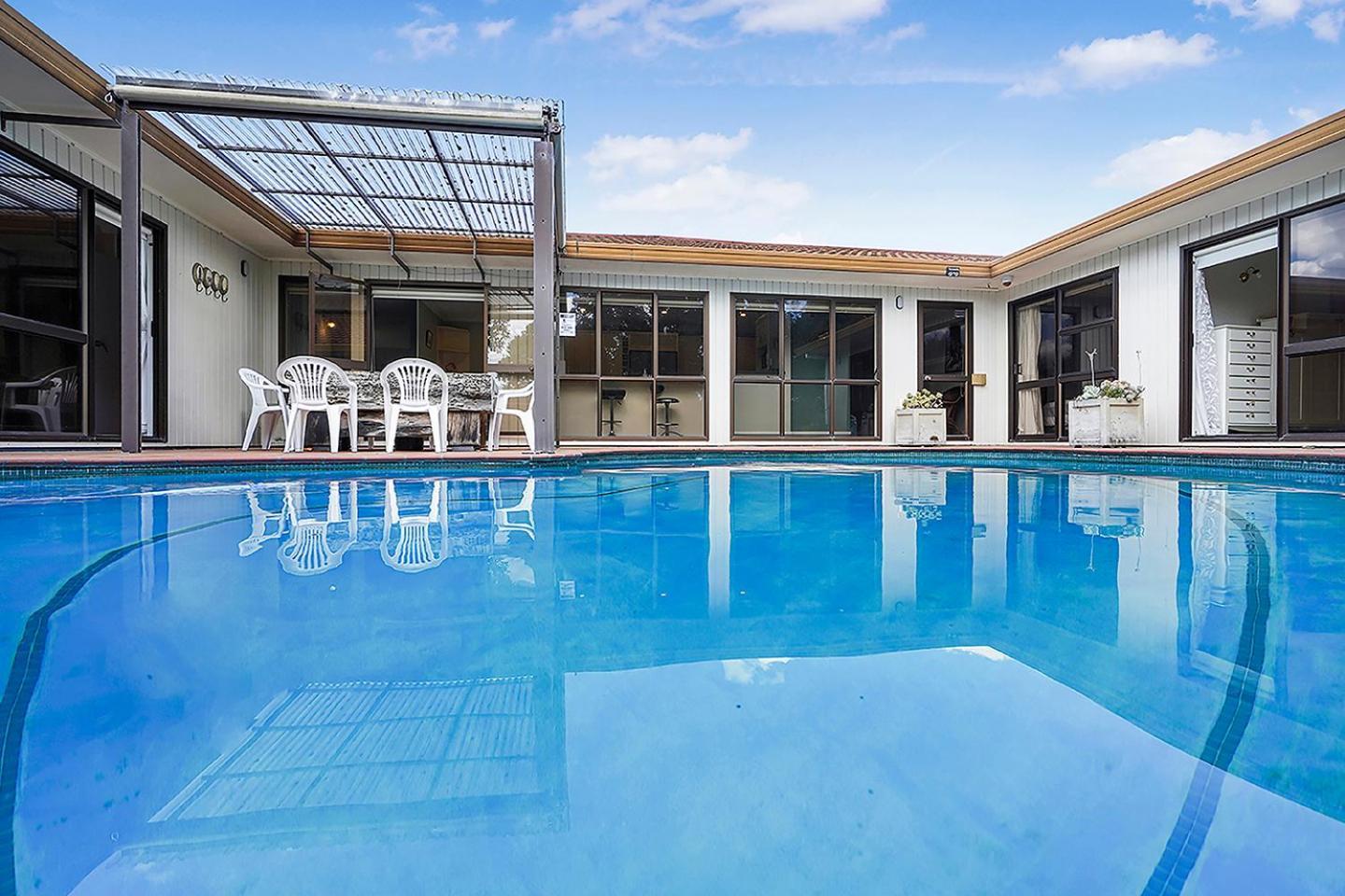 Wow, Spacious Home With A Pool 汉密尔顿 外观 照片