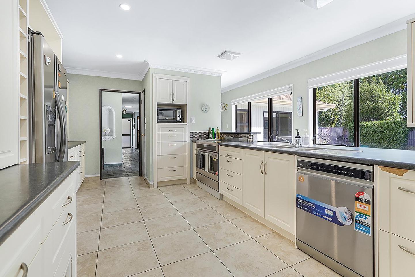 Wow, Spacious Home With A Pool 汉密尔顿 外观 照片