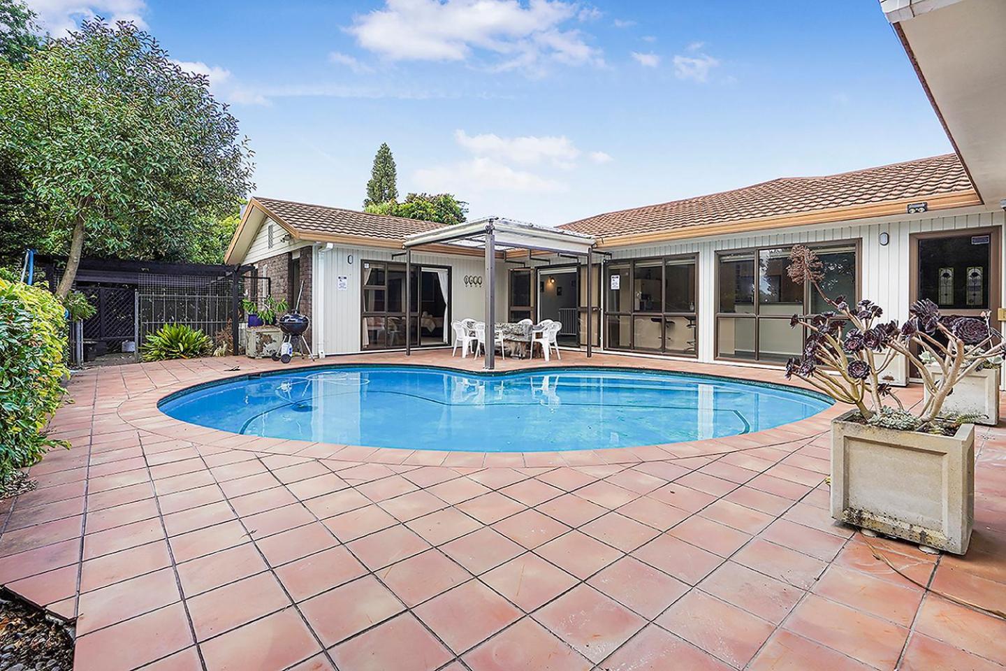 Wow, Spacious Home With A Pool 汉密尔顿 外观 照片