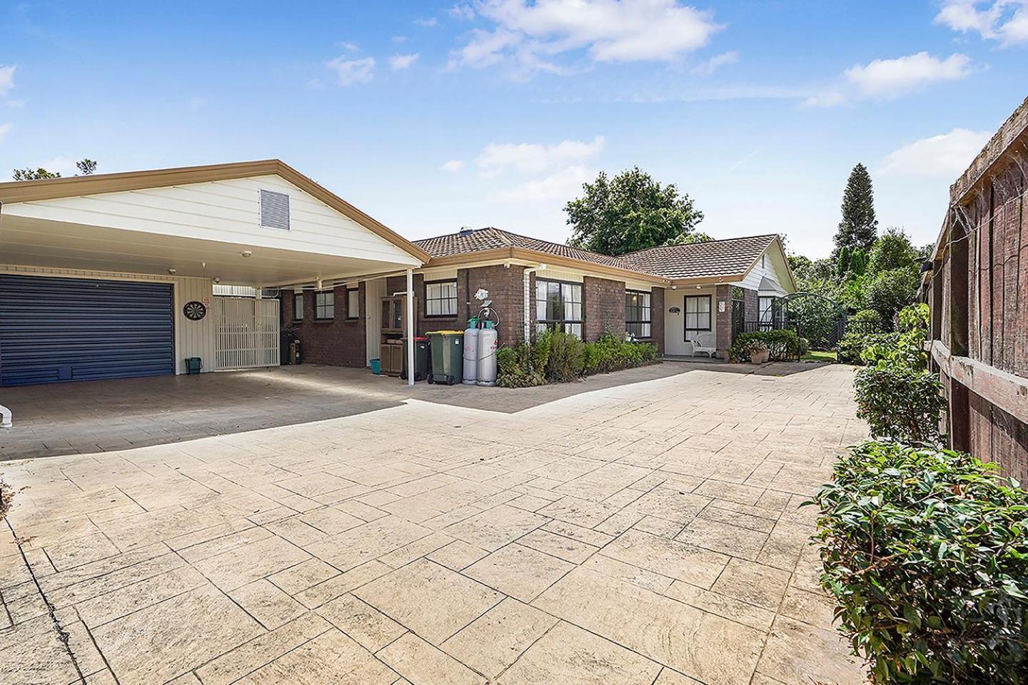 Wow, Spacious Home With A Pool 汉密尔顿 外观 照片