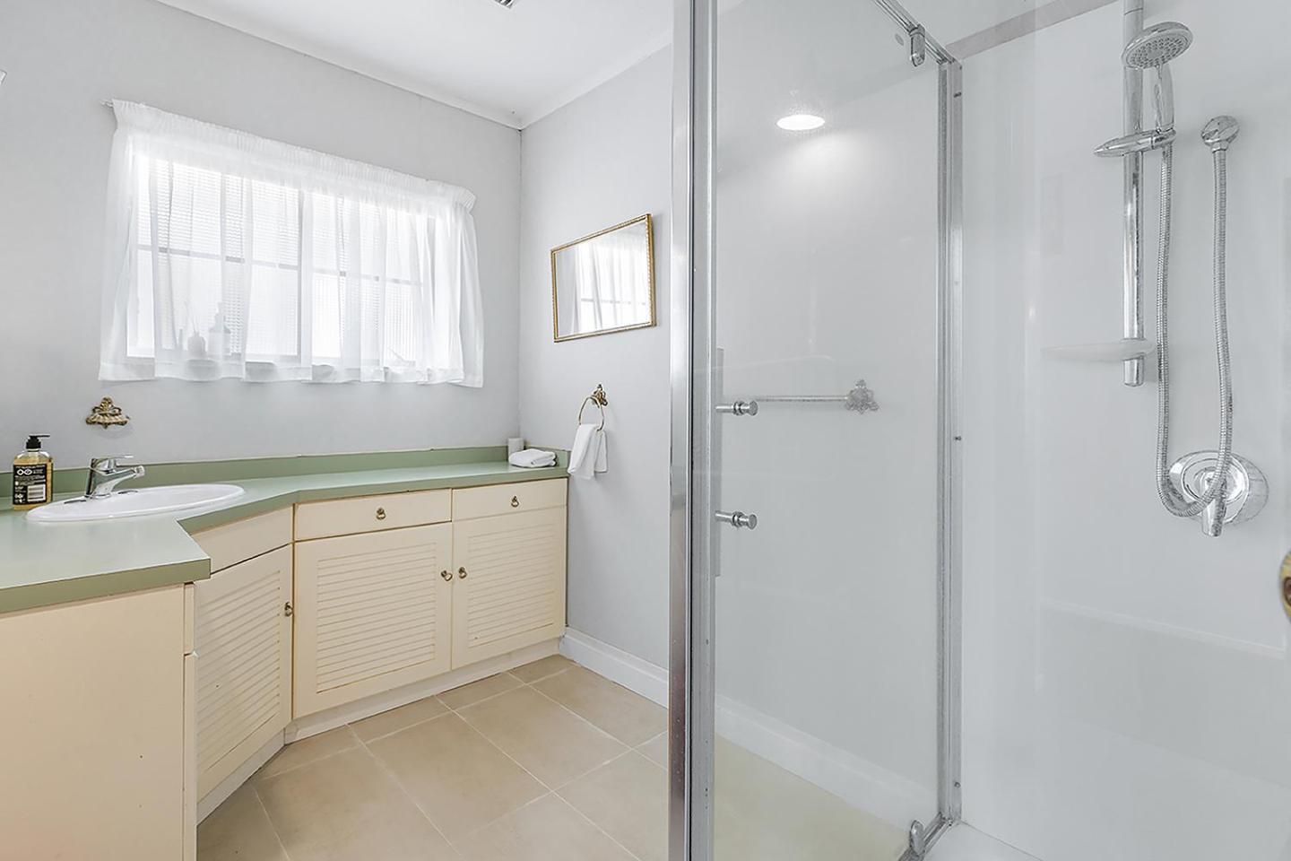 Wow, Spacious Home With A Pool 汉密尔顿 外观 照片