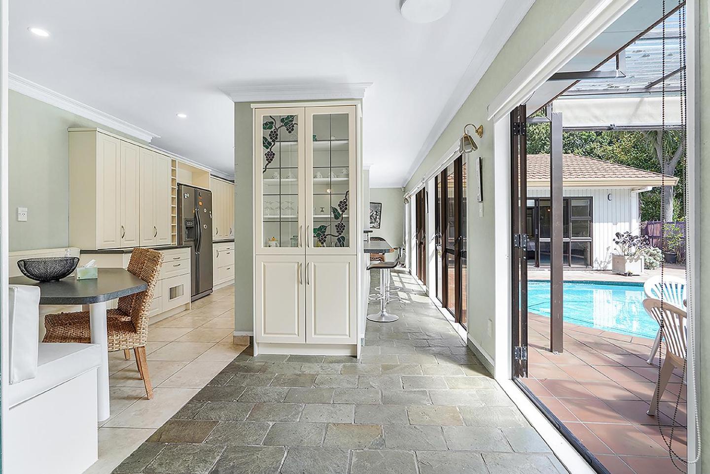 Wow, Spacious Home With A Pool 汉密尔顿 外观 照片